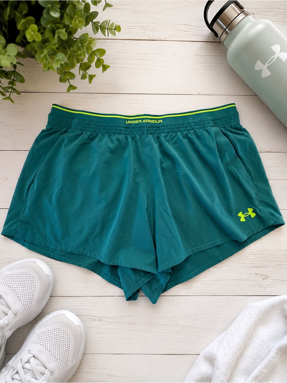 Under Armour Women’s Fly By Running Shorts Green Lined Size S Athletic